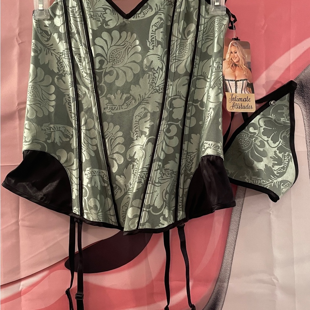 3X Green Bustier with Garters & Thong